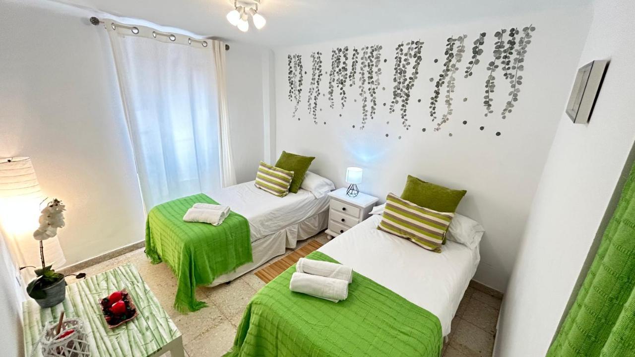 Cozy Town House With Terrace And Free Wifi Villa Ronda Bagian luar foto