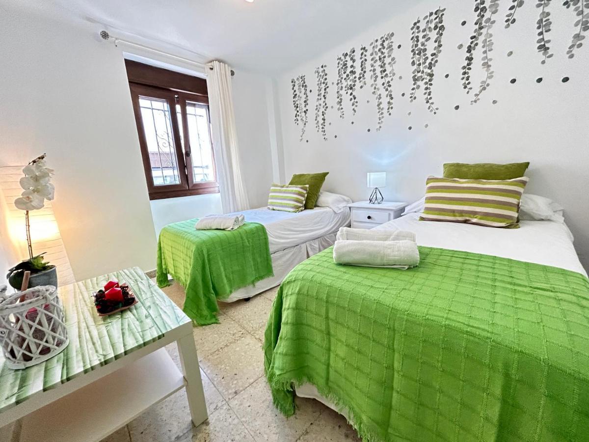 Cozy Town House With Terrace And Free Wifi Villa Ronda Bagian luar foto