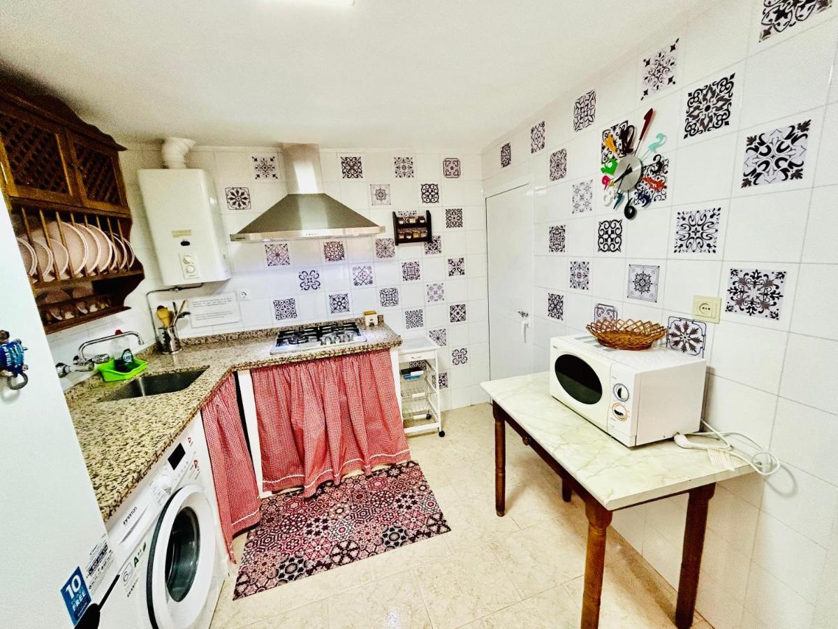 Cozy Town House With Terrace And Free Wifi Villa Ronda Bagian luar foto