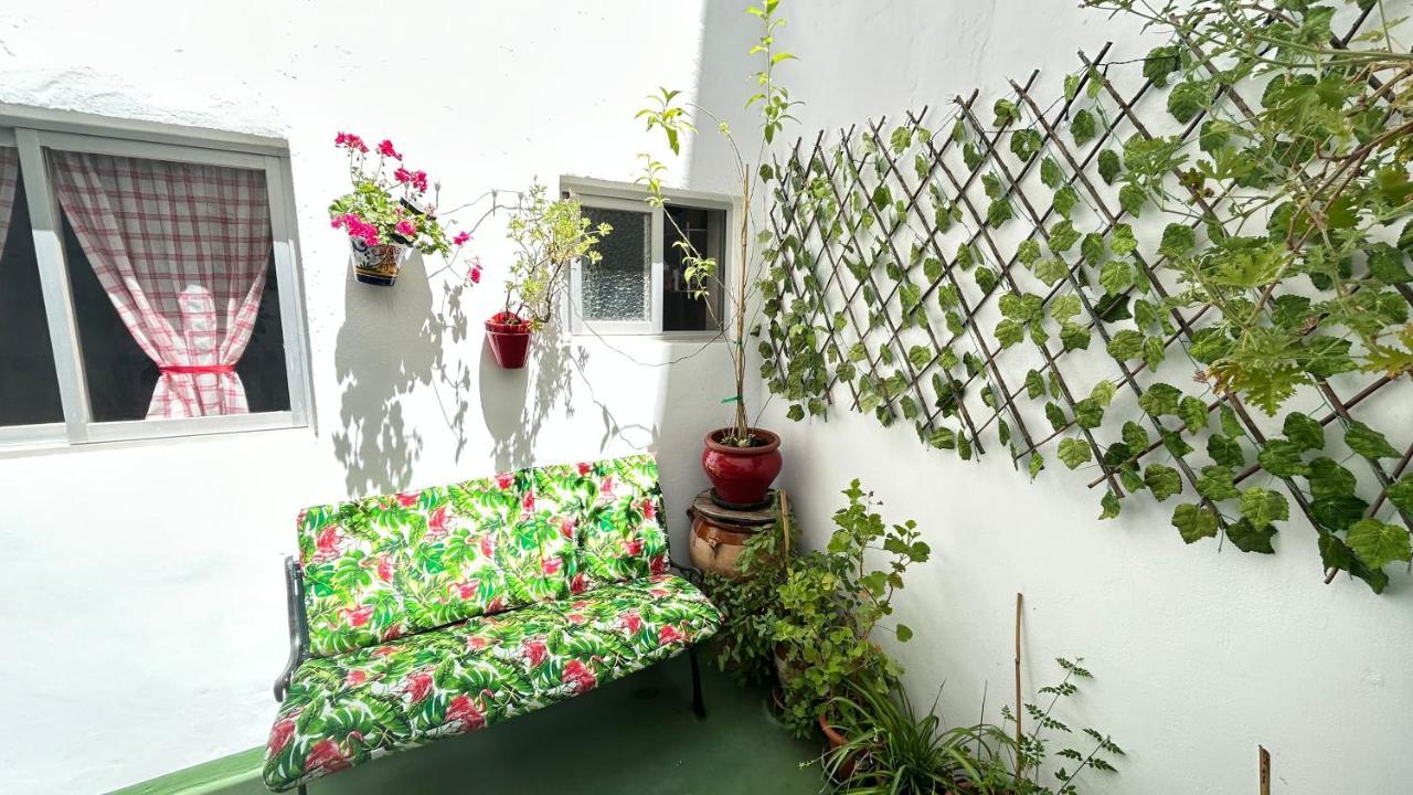 Cozy Town House With Terrace And Free Wifi Villa Ronda Bagian luar foto
