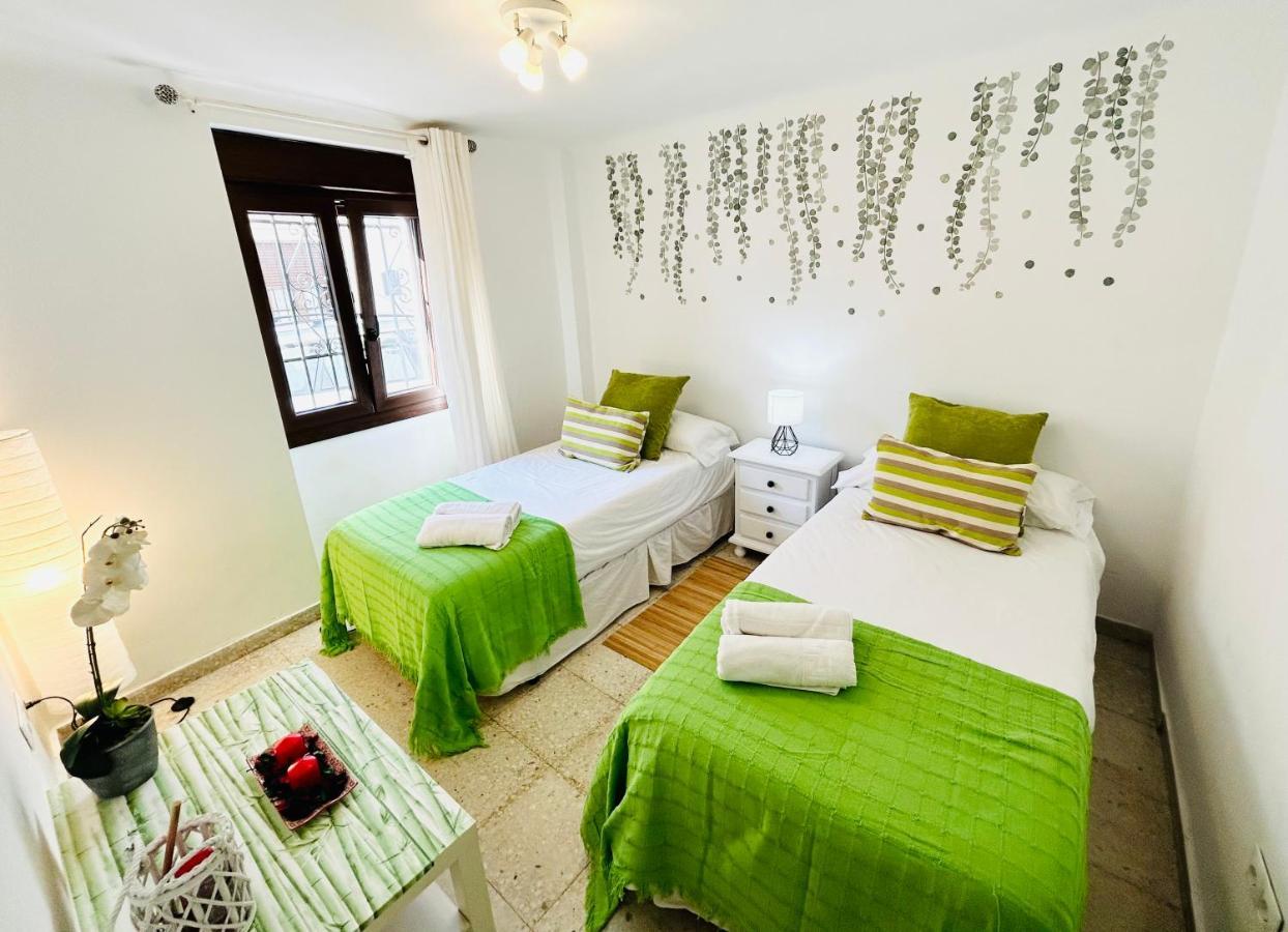 Cozy Town House With Terrace And Free Wifi Villa Ronda Bagian luar foto